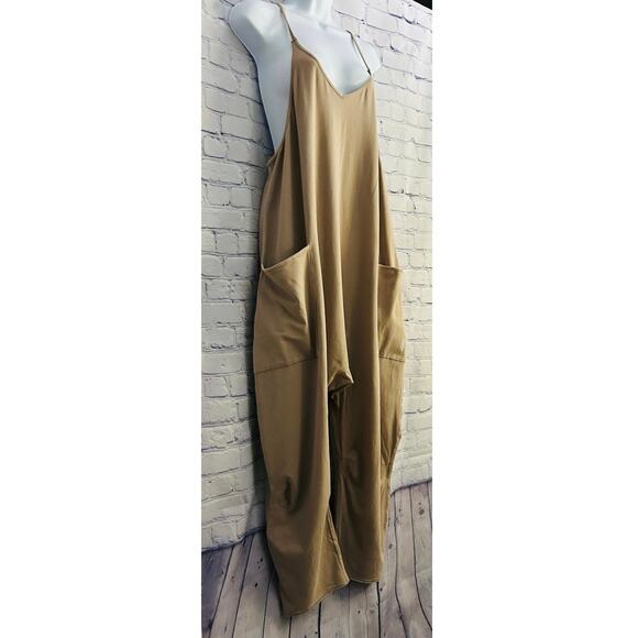 NEW Women’s Free People FP Movement Hot Shot Onesie, RARE color Khaki Tan Sz XS - Picture 3 of 7